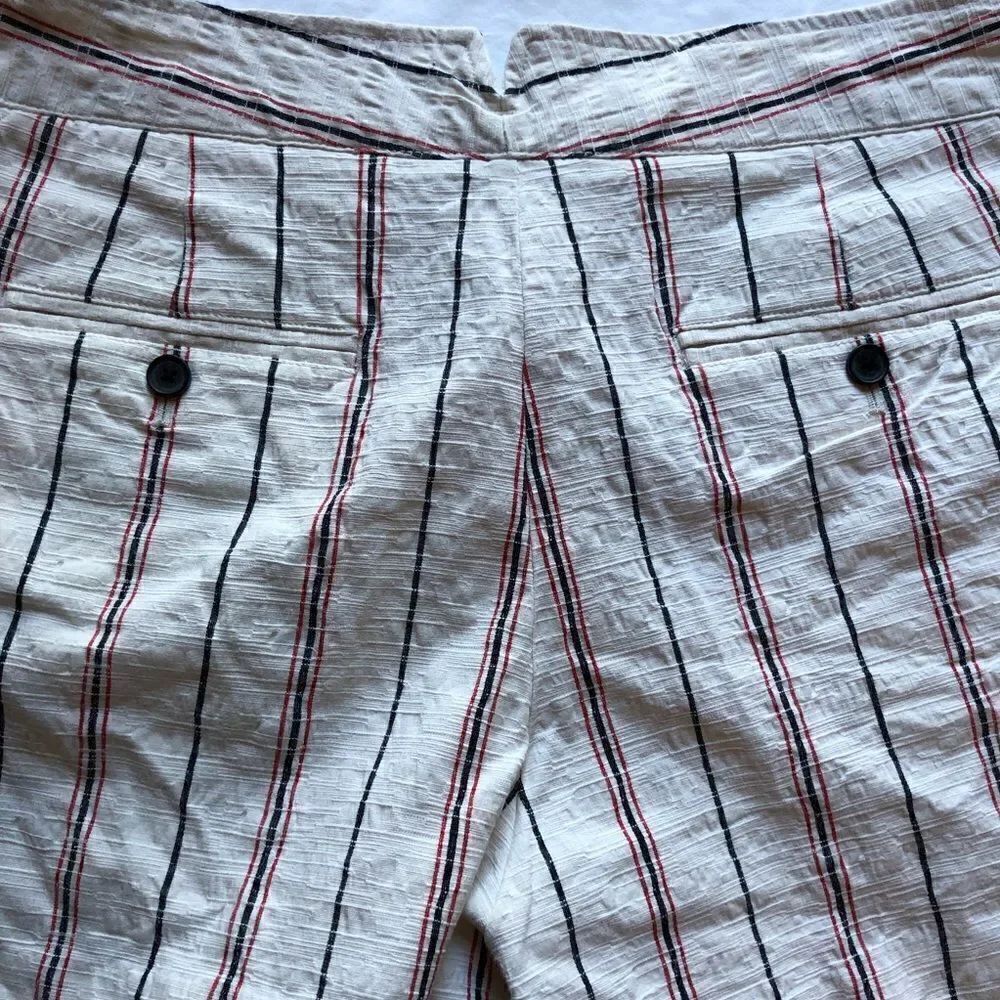 GAP shorts cream with black and red stripe side seam pockets Size 8 - Picture 7 of 7